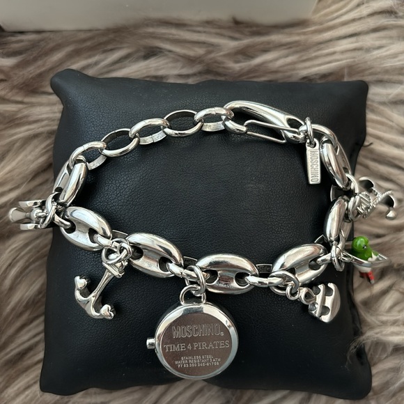 VINTAGE MOSCHINO TIME 4 PIRATES STEEL WATCH IN GREAT CONDITION - Picture 7 of 9